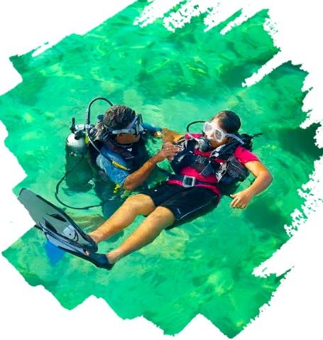 snorkeling-training-for-tourists-diving-water-activity-in-lakshadwee